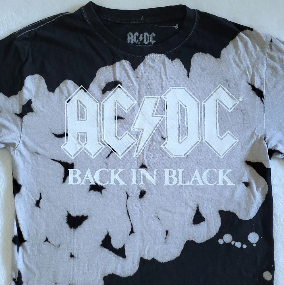 AC⚡DC Bleached "Back in Black"🖤 Graphic Tee👕 - NWOT - Picture 10 of 12